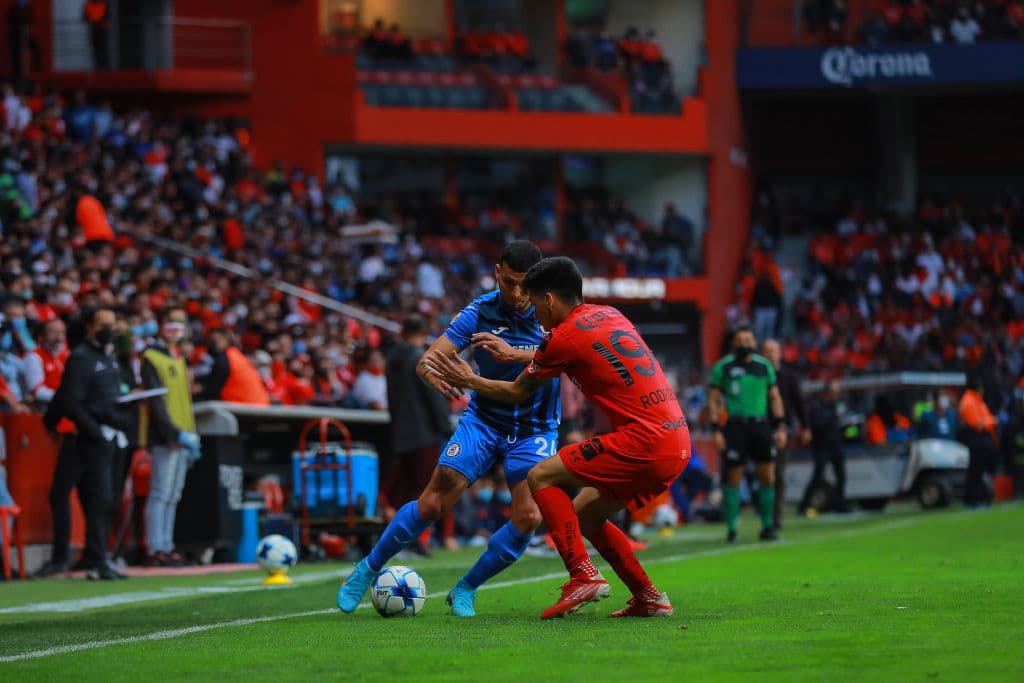 Cruz Azul volvió a mostrar su mejor versión y le pasó por encima y goleó por 1-4 a Toluca, gracias a los tantos de Juan Escobar, Charly Rodríguez y un doblete de Santiago Giménez.