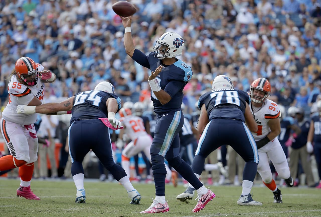 Mariota lanzó tres pases de touchdown en victoria de Titans sobre Browns