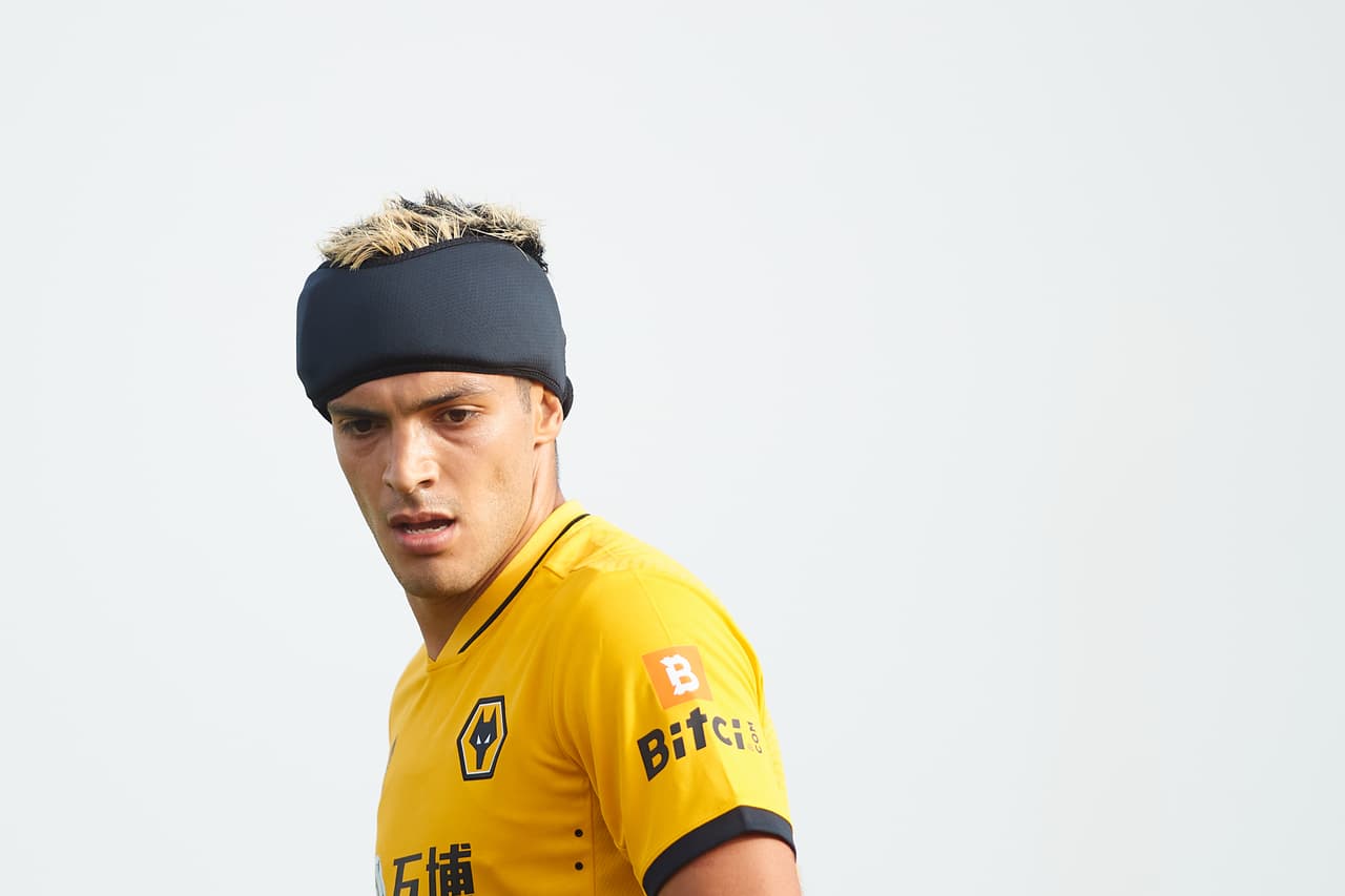 Raúl Jiménez juega de titular contra Betis y participa 60 minutos