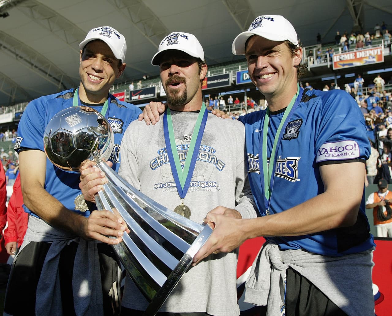 Con el canadiende Yallop de nuevo como entrenador, San Jose Earthquakes venció 4-2 a Chicago Fire en 2003 y ganó su segundo título en tres años.