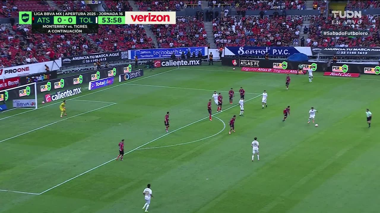 ¡TIRO ATAJADO! disparo por Nicolás Castro.