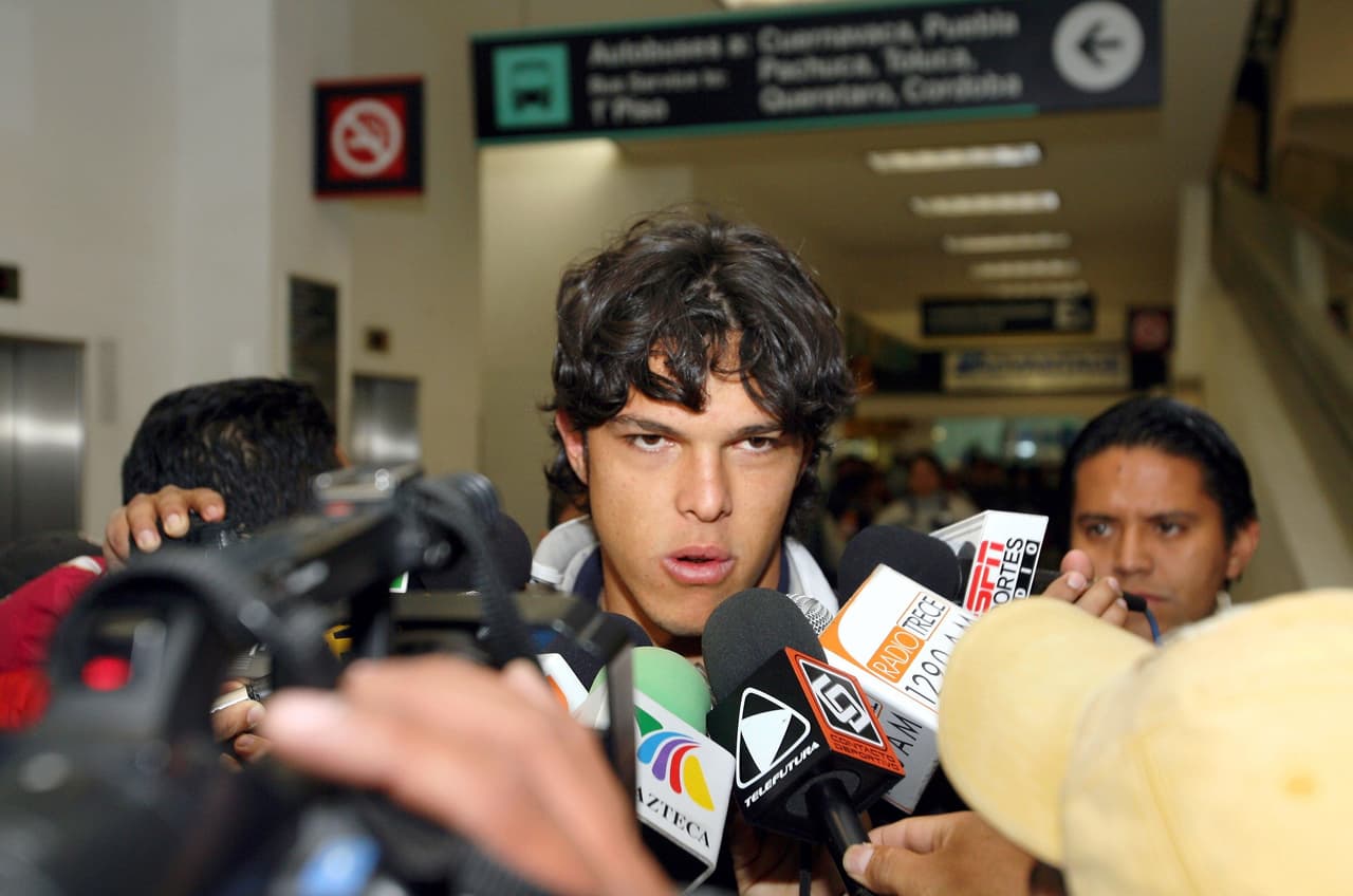 Sus condiciones le hicieron merecedor de un llamado con México previo a Alemania 2006.