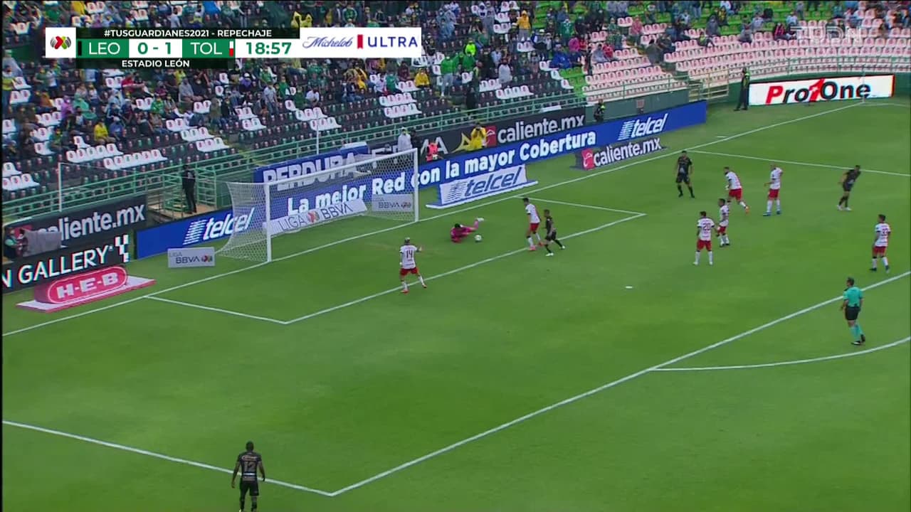 ¡TIRO ATAJADO! disparo por Ángel Mena.