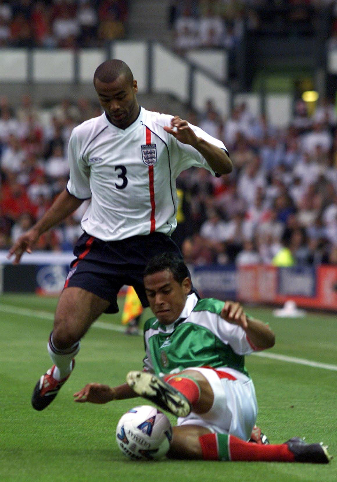 Ashley Cole tuvo una carrera remarcable como lateral zurdo y fue el mejor socio de David Beckham sobre el césped.