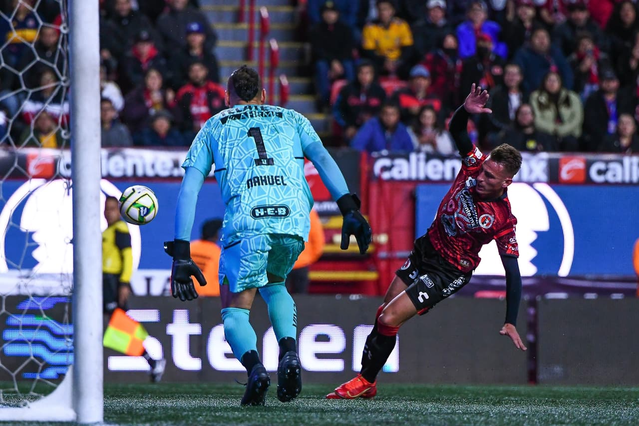 André-Pierre Gignac rescató un punto para Tigres frente a Xolos en la Jornada 3 y así mantenerse en la cima del torneo.Tijuana abrió el marcador temprano en el partido, al minuto 3, con gol de Alexis Canelo. La ventaja duró hasta el 60’ cuando Gignac encontró el empate definitivo.