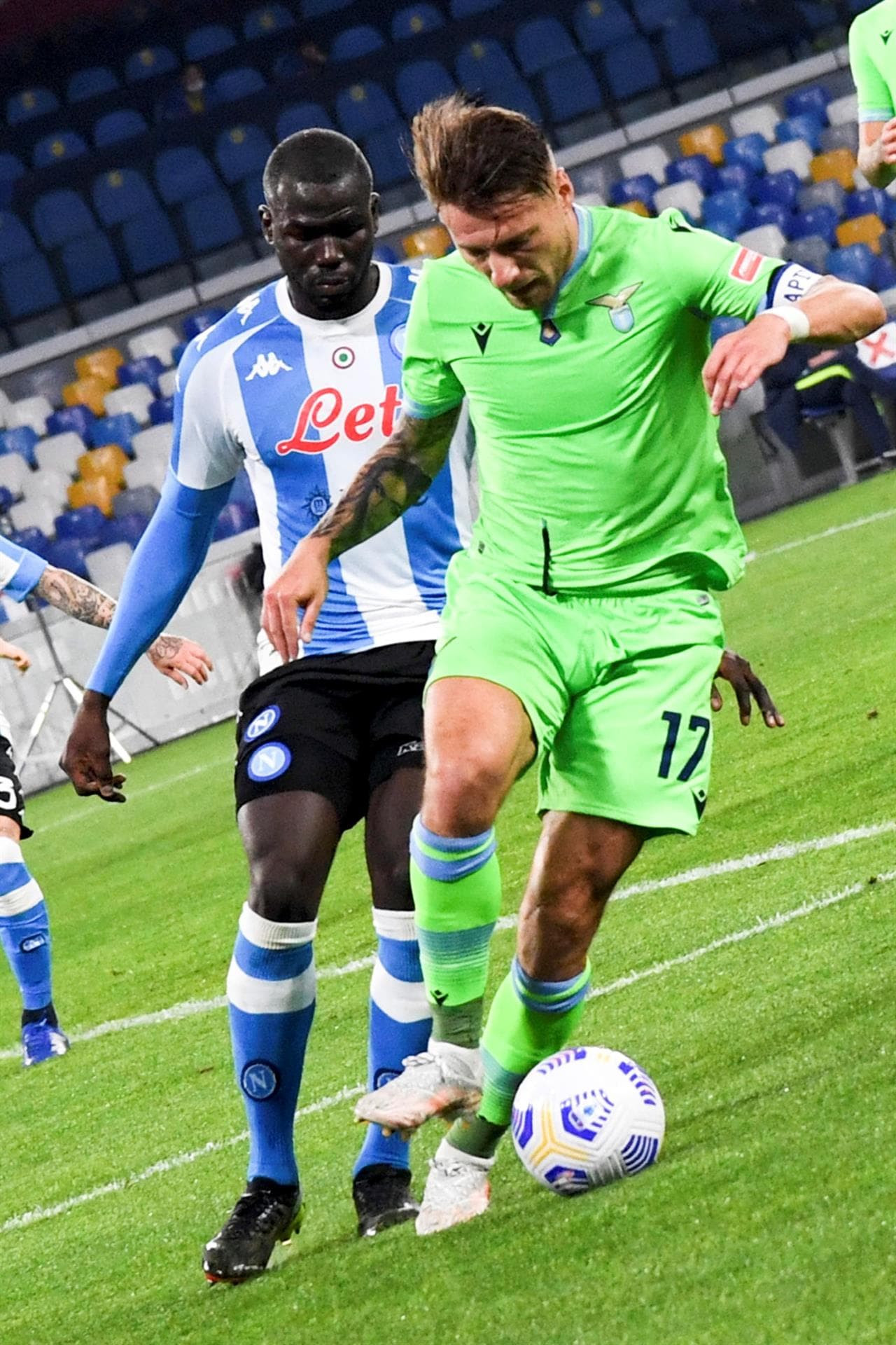 Napoli golea a la Lazio con marcador de 5-2 durante la fecha 32 de la Serie A. Una lluvia de goles cayó en el Estadio Diego Armando Mardona, pues Lorenzo Insigne anotó doblete, mientras que Politano, Mertens y Osimhen se fueron con una anotación para los locales. Por parte de los 'blanquicelestes' descontaron Ciro Immobile y Sergej Milinkovic-Sajiv.