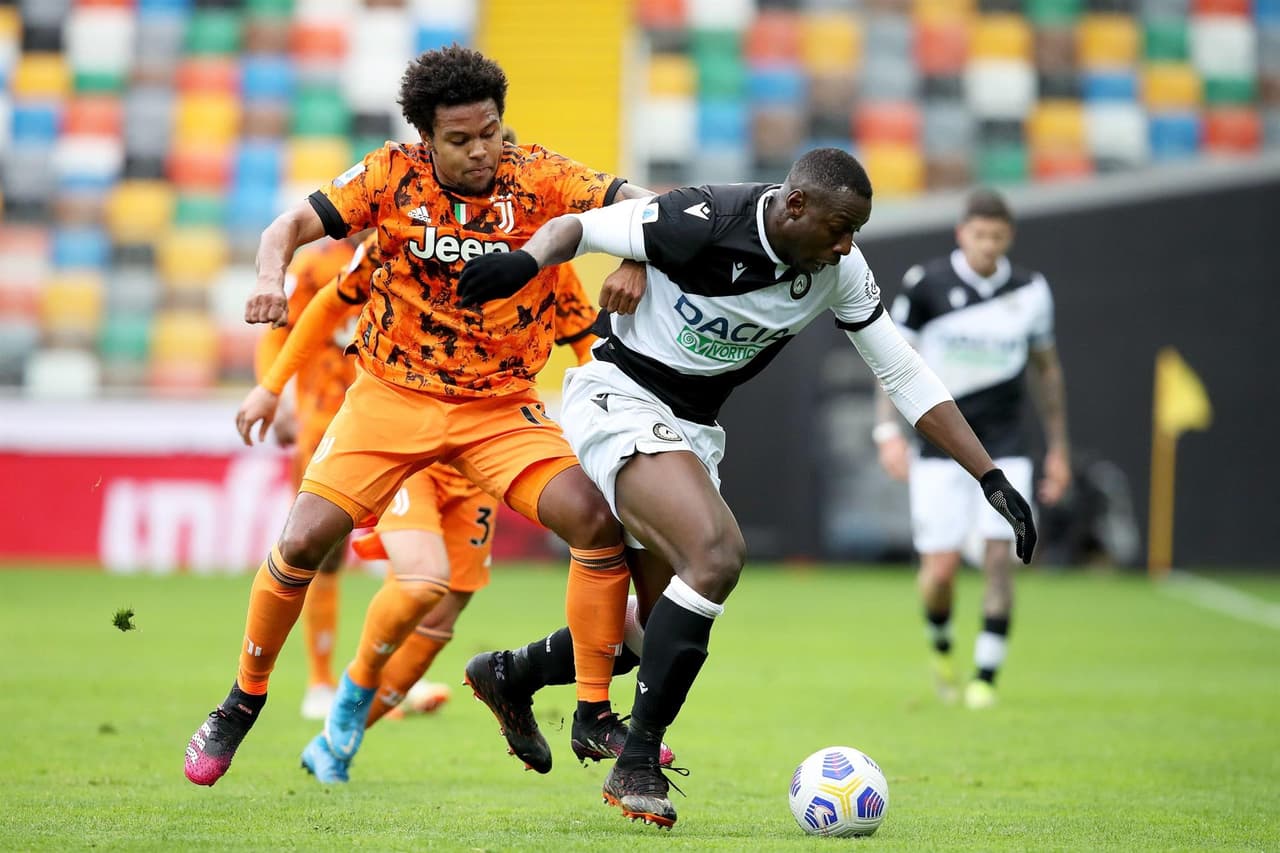 Juventus remonta y gana al Udinense con doblete de Cristiano Ronaldo de último minuto en Udine, durante la Jornada 34 en la Serie A. Nahuel Molina le daba la ventaja a los locales al minuto 10, pero fue el astro portugués quien igualó el marcador al minuto 87 y al 89 le dio la victoria a la Vecchia Signora.