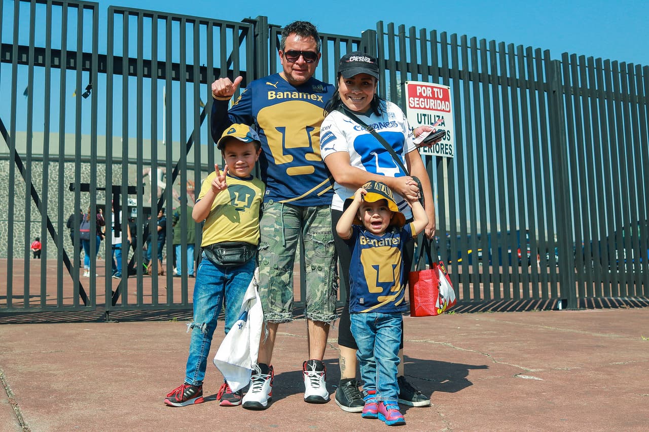 Los fanáticos le dieron un color diferente en las tribunas para el partido entre Pumas y Veracruz en el estadio Olímpico Universitario en la Jornada 1 del Clausura 2019 en la Liga MX.