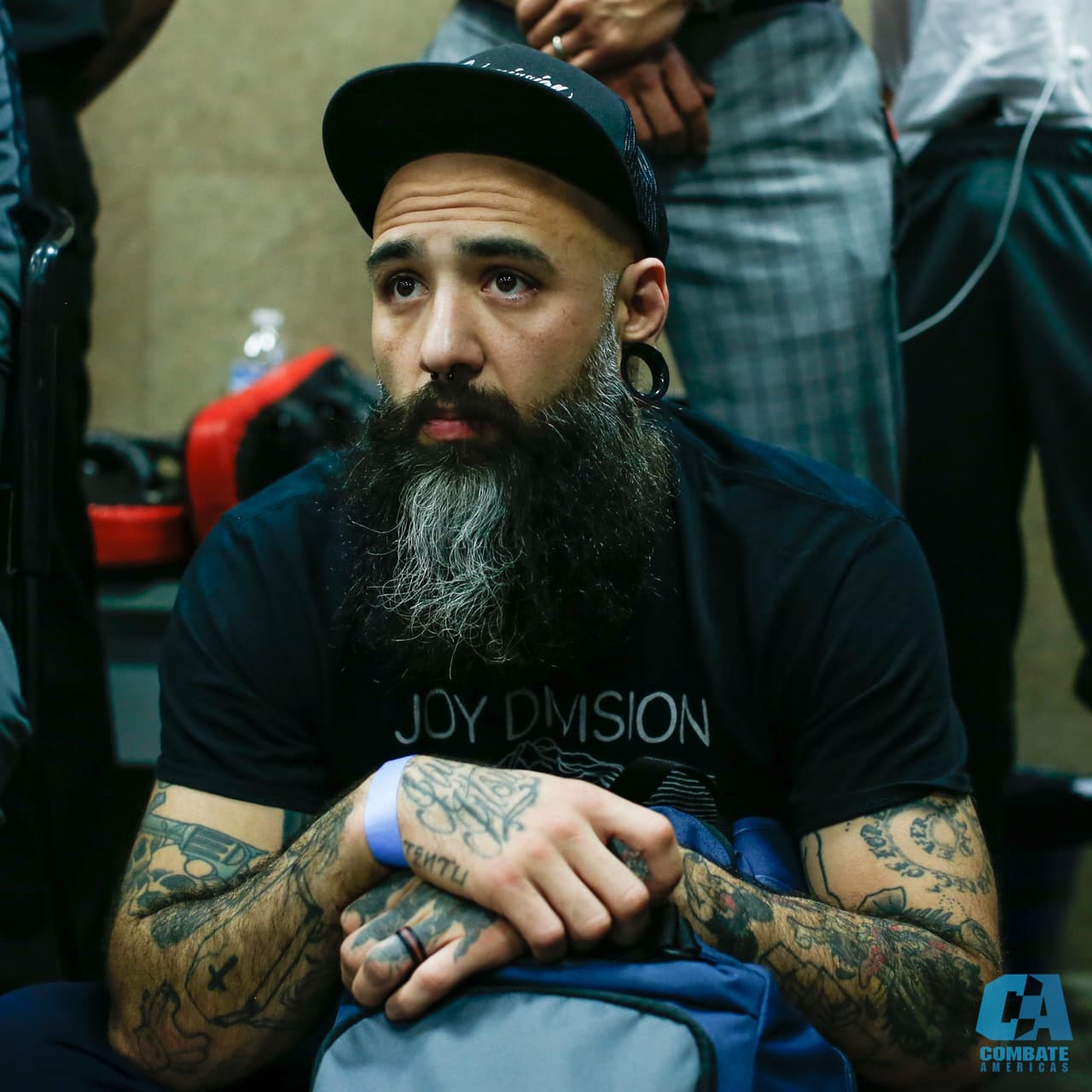 El colorido y la alegría, junto a los rituales y detalles en la intimidad de los atletas, fueron parte del Combate Américas en la fiesta de las artes marciales mixtas.