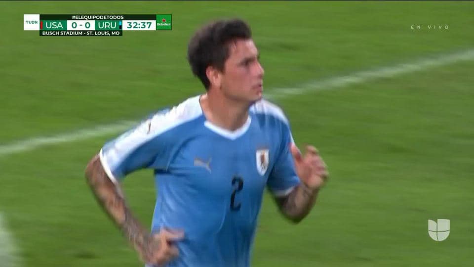 Tiro desviado de Sebastián Coates