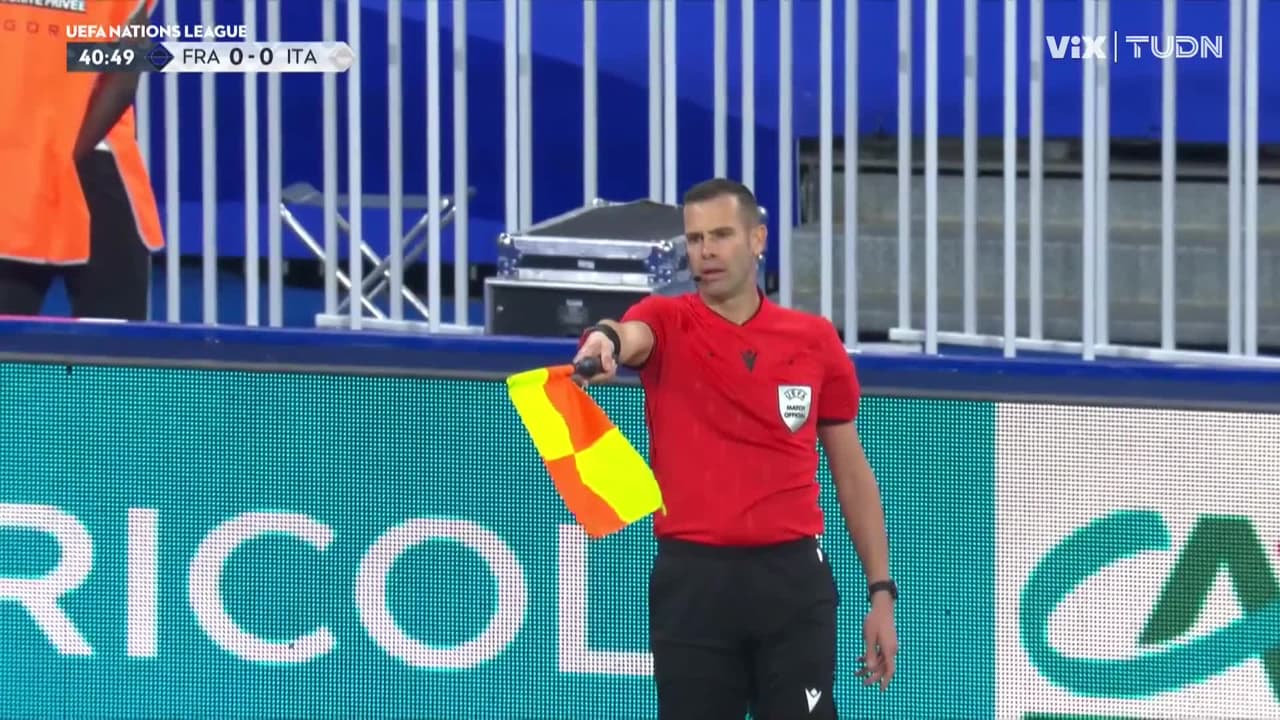 ¡¿Pero qué hicieron?! Un fuera de juego salva a Francia de un tremendo oso ante Italia
