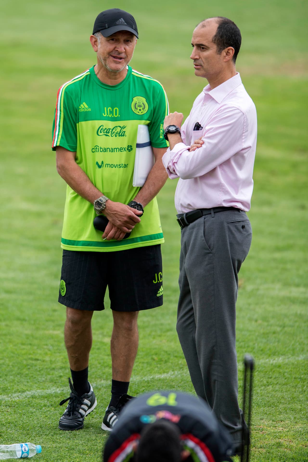 Guillermo Cantú, Secretario General de la Federación Mexicana de Fútbol (FMF), también estuvo presente conversando con Osorio sobre lo que viene para el Tri.