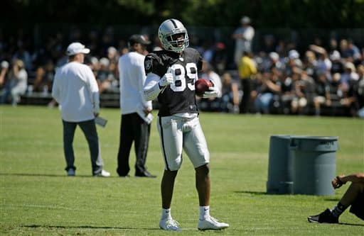 El novato WR, ex de Alabama, está logrando impresionar en el training camp de los Oakland Raiders, checa las mejores imágenes del seleccionado 4to global del Draft 2015 (AP-NFL).