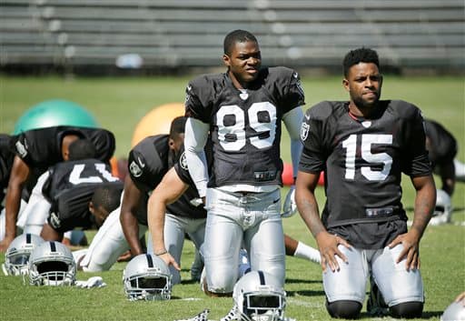 El novato WR, ex de Alabama, está logrando impresionar en el training camp de los Oakland Raiders, checa las mejores imágenes del seleccionado 4to global del Draft 2015 (AP-NFL).