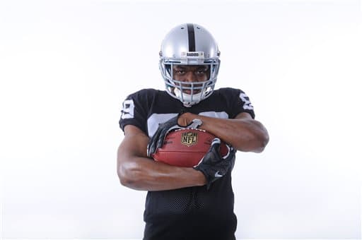 El novato WR, ex de Alabama, está logrando impresionar en el training camp de los Oakland Raiders, checa las mejores imágenes del seleccionado 4to global del Draft 2015 (AP-NFL).
