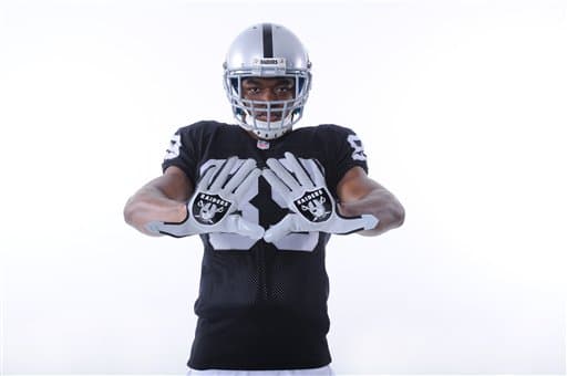 El novato WR, ex de Alabama, está logrando impresionar en el training camp de los Oakland Raiders, checa las mejores imágenes del seleccionado 4to global del Draft 2015 (AP-NFL).