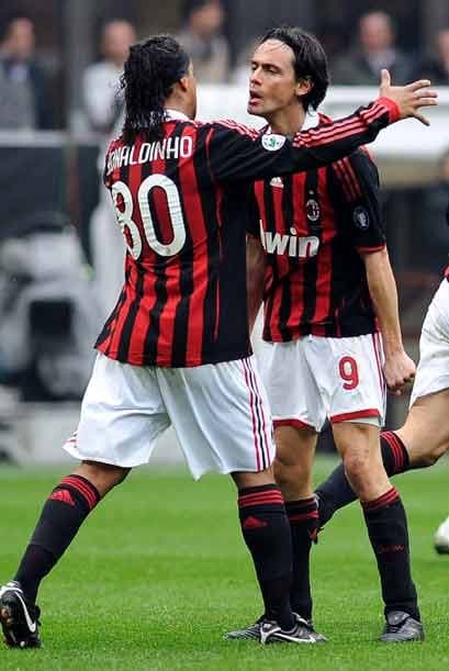 Y el atacante Filippo Inzaghi igualó las cosas, con el objetivo de darle vuelta al marcador.