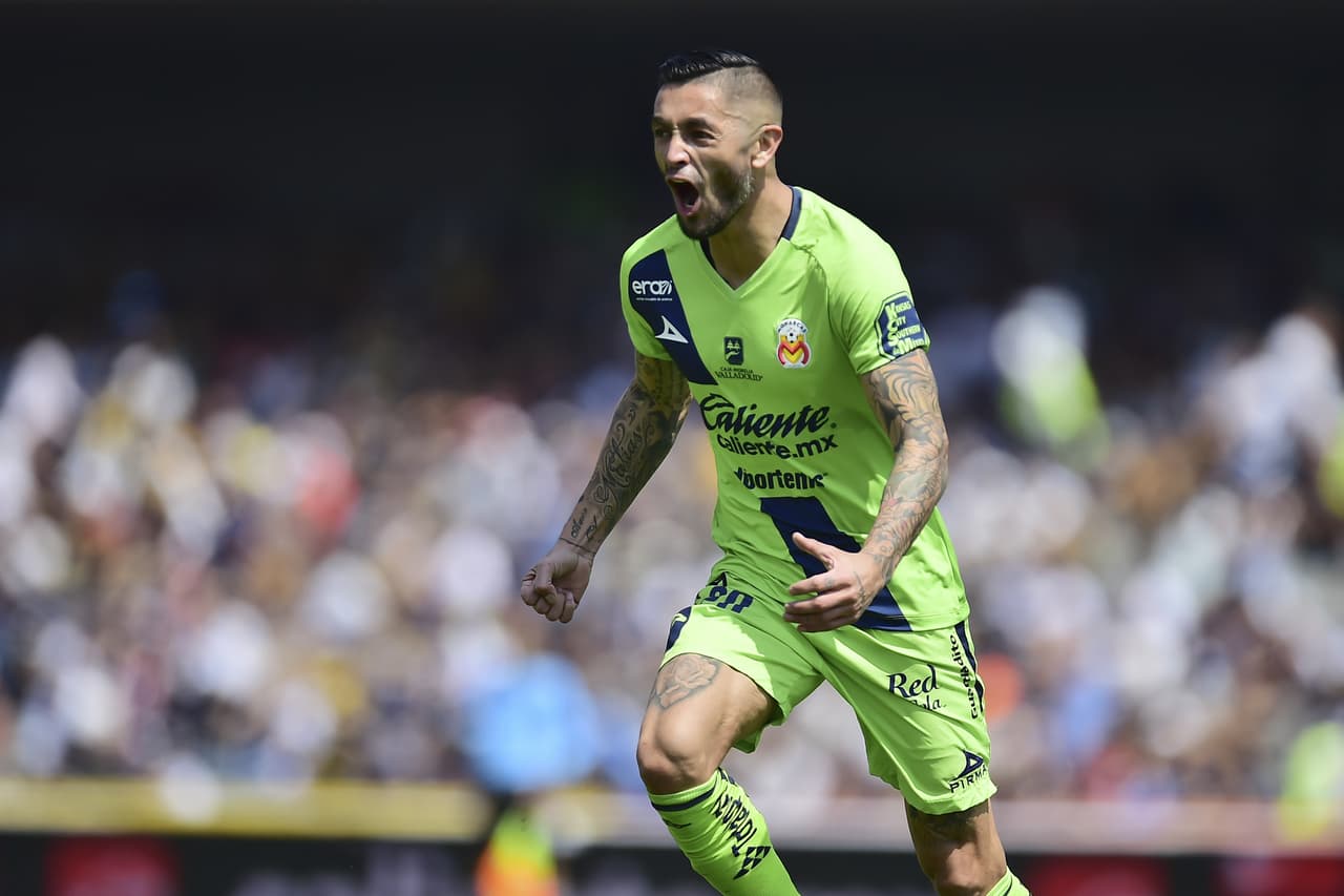 Ahora sí, el empate llega tras un disparo del 'Chino' Millar que ataja mal Saldívar y le cuesta el gol a los Pumas.