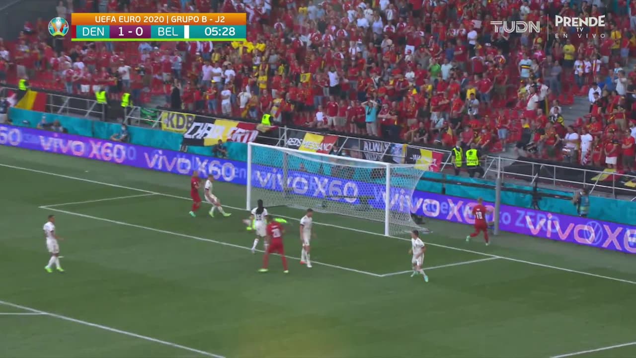 ¡TIRO ATAJADO! disparo por Daniel Wass.