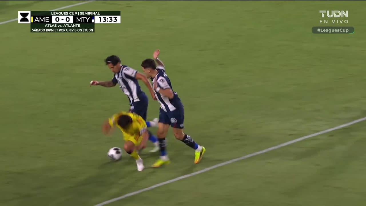 ¡Ya hay polémica en el partido! ¿Era penal para el América?