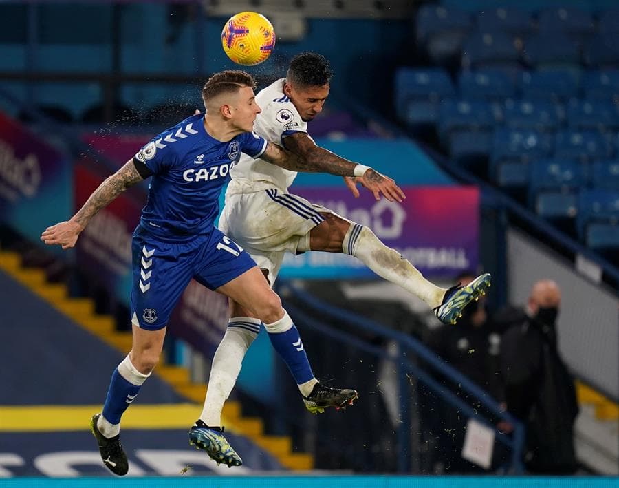 Everton corta la racha ganadora del Leeds y se impone 2-1. Sigurdsson y Dominic Calvert-Lewin anotaron para los azules, y el gol del honor fue por parte de Raphinha en la Jornada 22 de la Premier League.