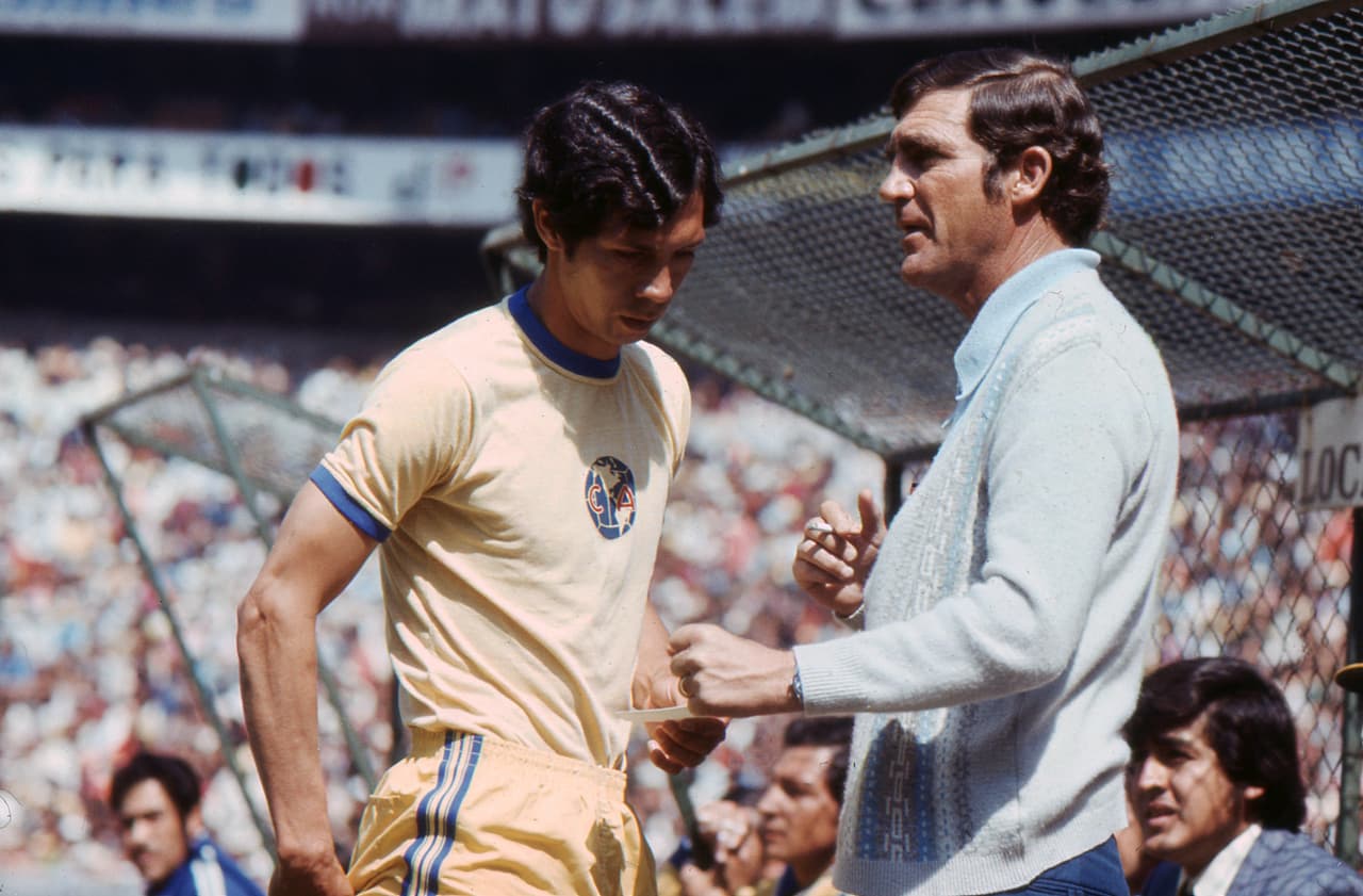 Como timonel de los cementeros conquistó la Liga en cinco ocasiones (1968-69, 1970, 1971-72, 1972-73 y 1973-74) y al frente de las Águilas obtuvo el título de Liga en la temporada 1975-76.