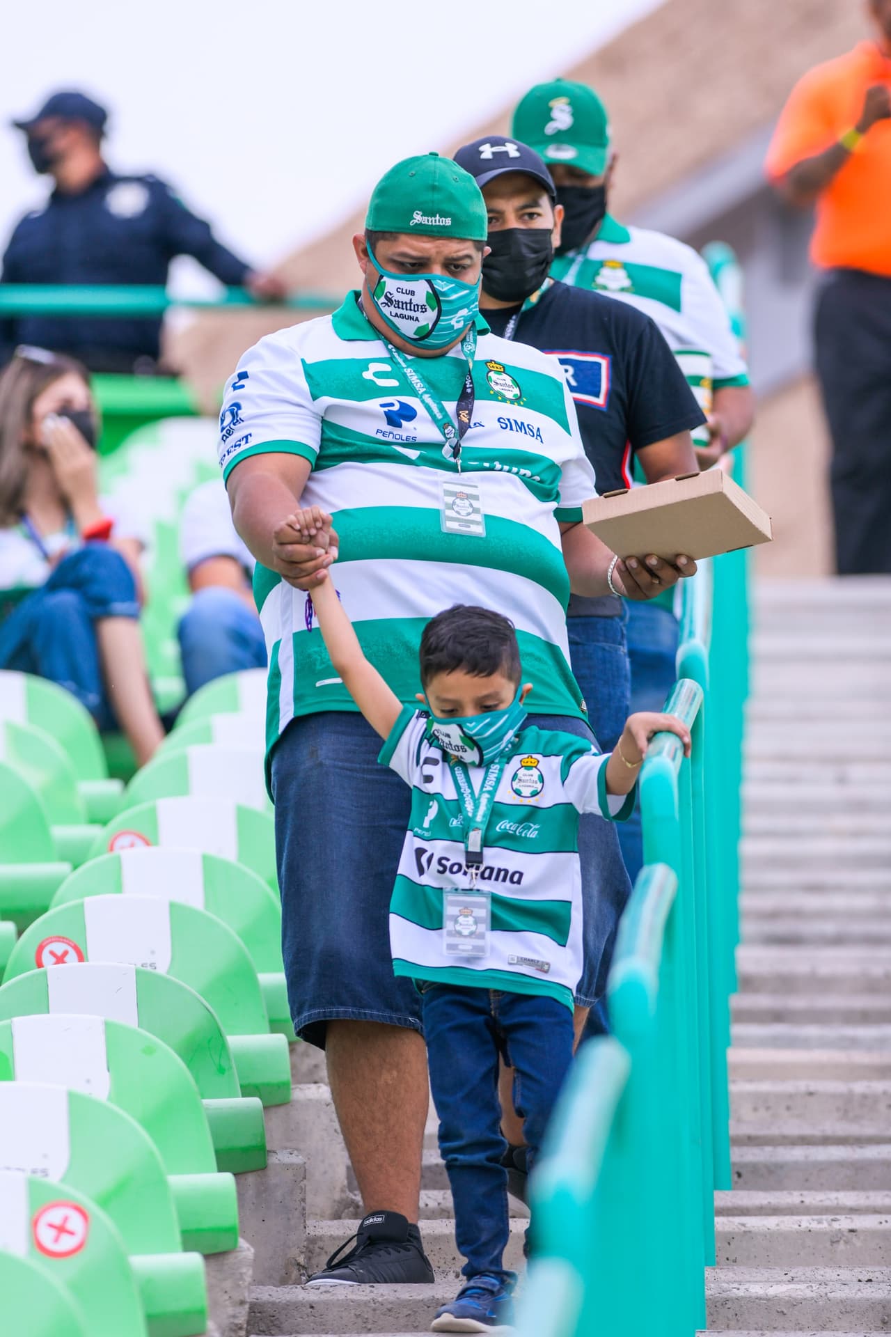 La afición de Santos se hizo sentir en la cancha.