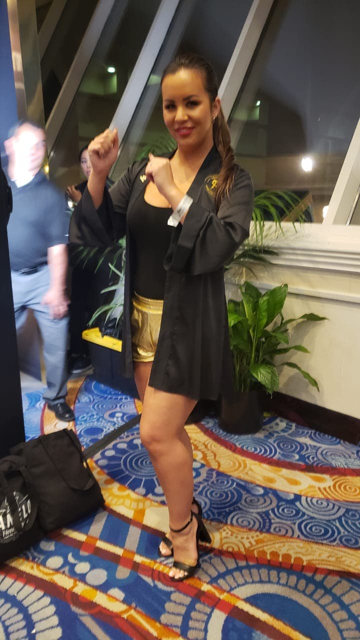 Gran expectativa para presenciar la pelea por el título semipesado de la OMB y las mujeres no quieren perderse esta batalla en el ring.