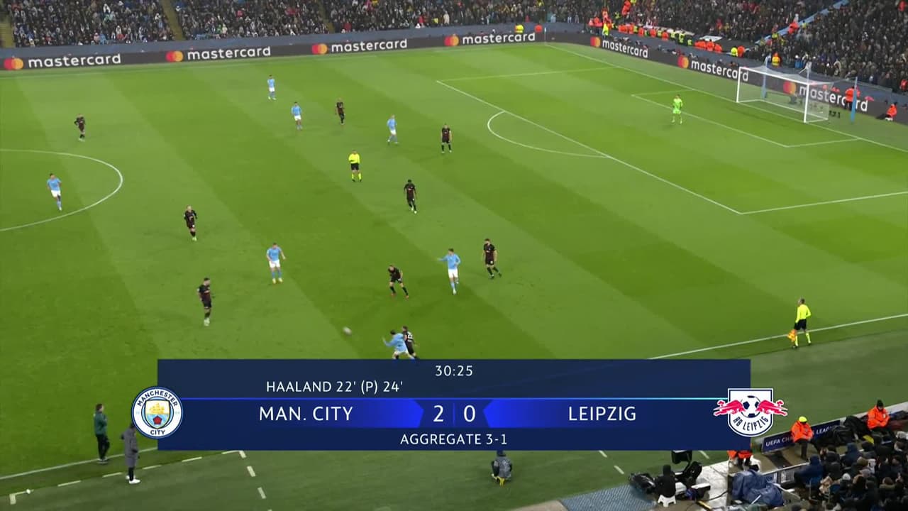 ¡TIRO ATAJADO! disparo por Erling Haaland.