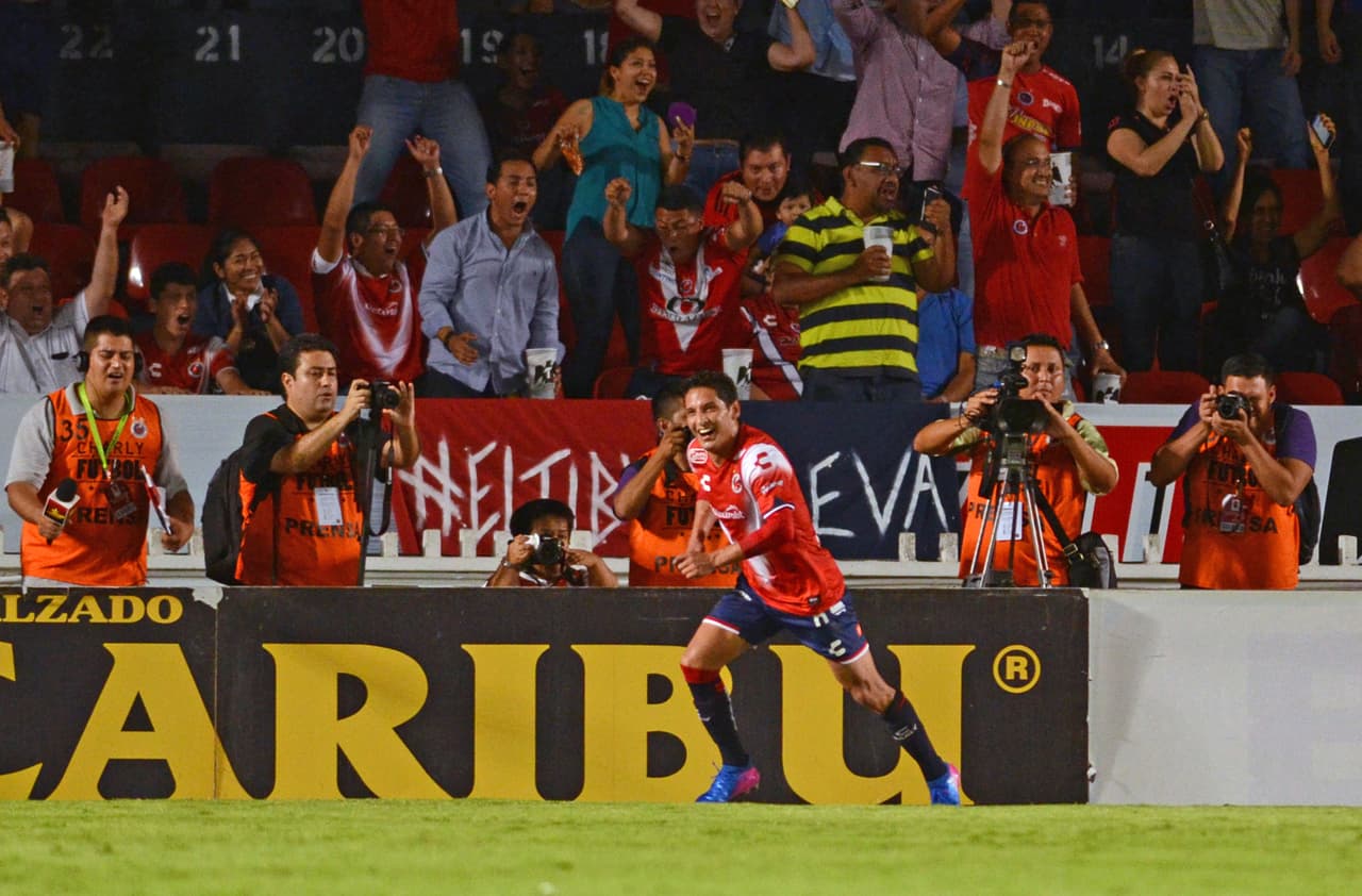 El esfuerzo rindió frutos. Ángel Reyna abrió el marcador al minuto 42 tras cerrar una pinza por la banda izquierda. Gran jugada colectiva.