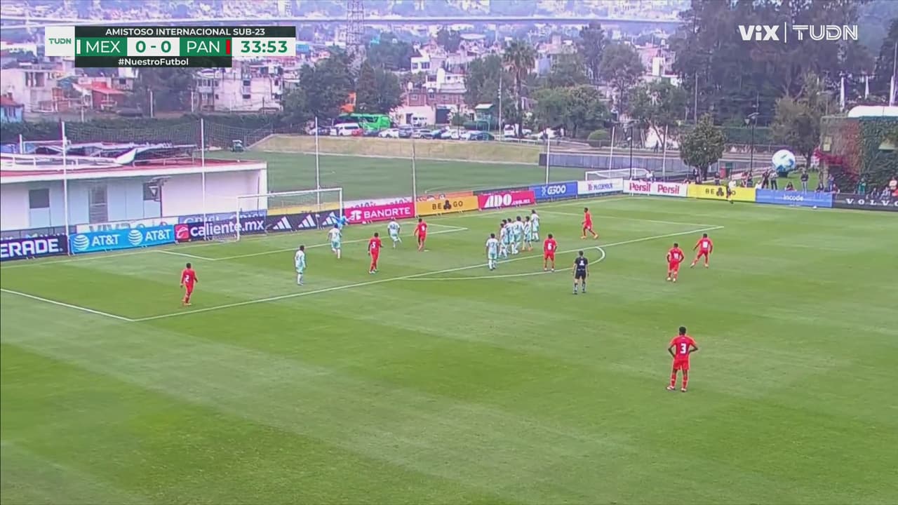 Panamá se adelanta con tiro libre al ángulo