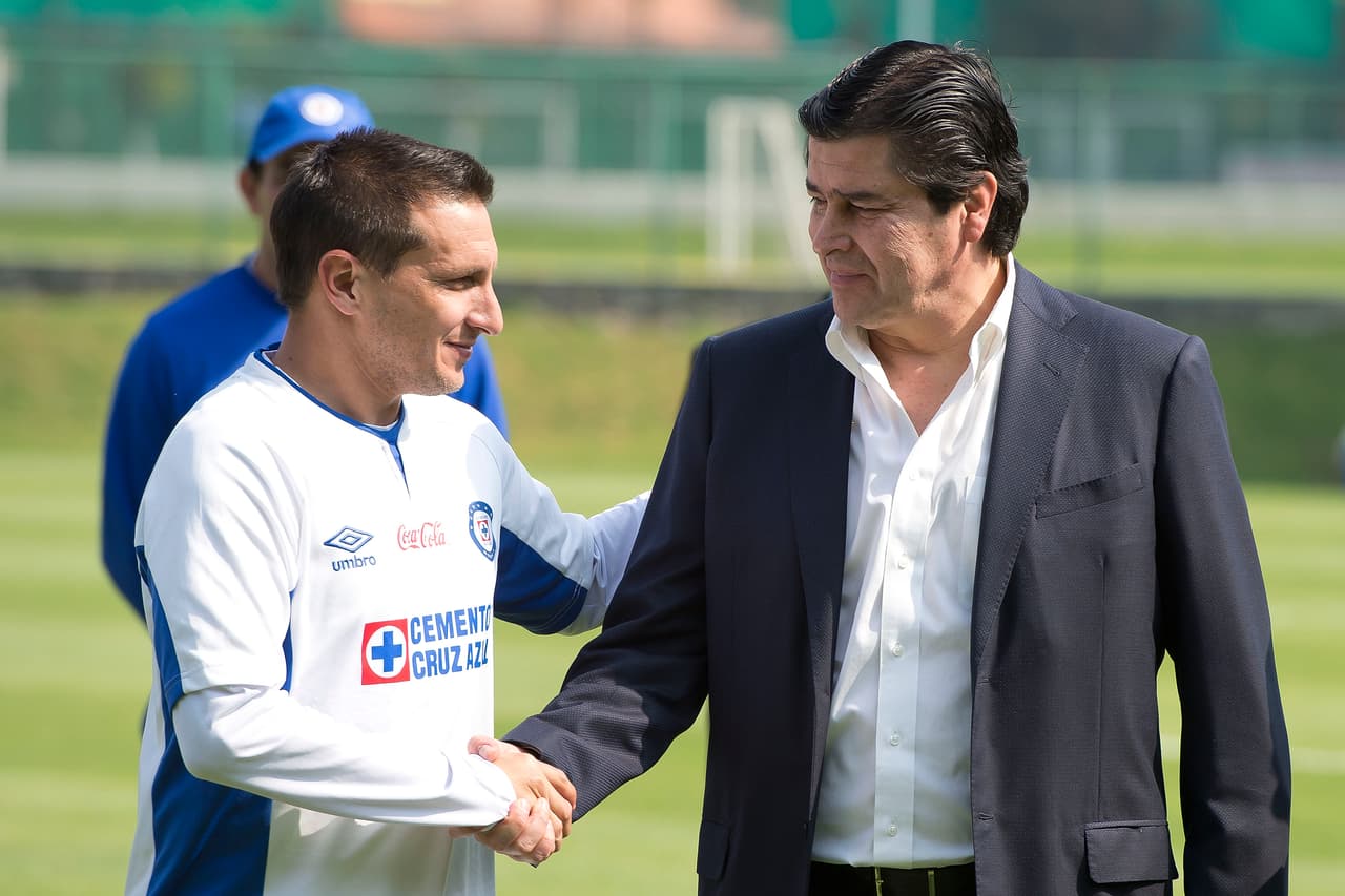 Luis Fernando Tena tuvo un tercer paso por el club desde diciembre de 2013 hasta mayo de 2015 dirigió en 53 partidos. Ganó 25, empató 15 y perdió otros 15, sin poder repetir el título de liga.