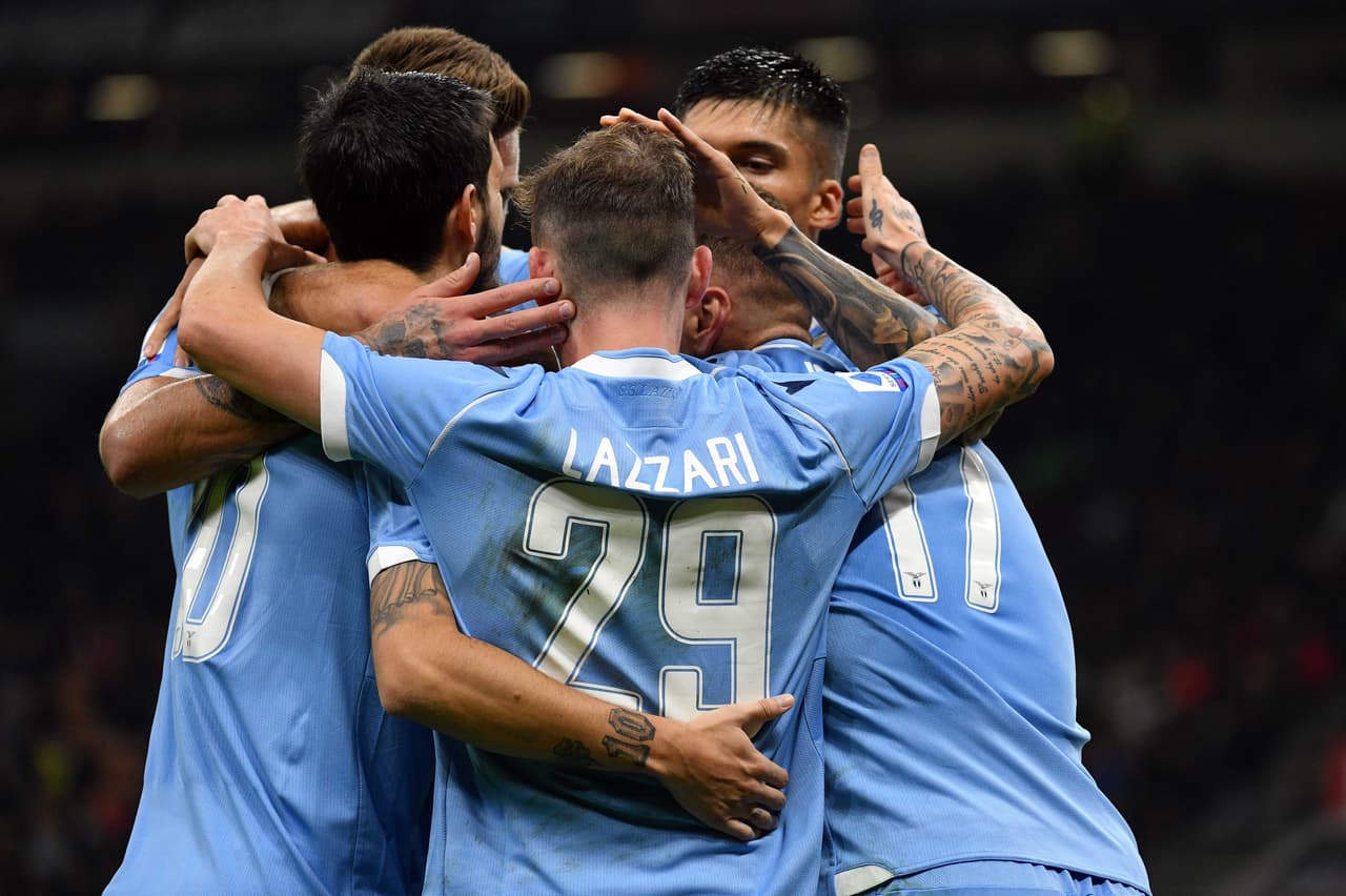 Los jugadores del SS Lazio celebran el gol.