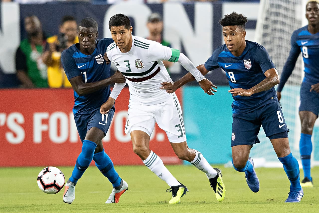 <b>Hugo Ayala</b> (3), defensa: 7. El mejor de los defensas mexicanos en este partido. Tuvo pocos errores y en la jugada del gol de Adams nada tuvo qué hacer. Un partido de mediano a regular.