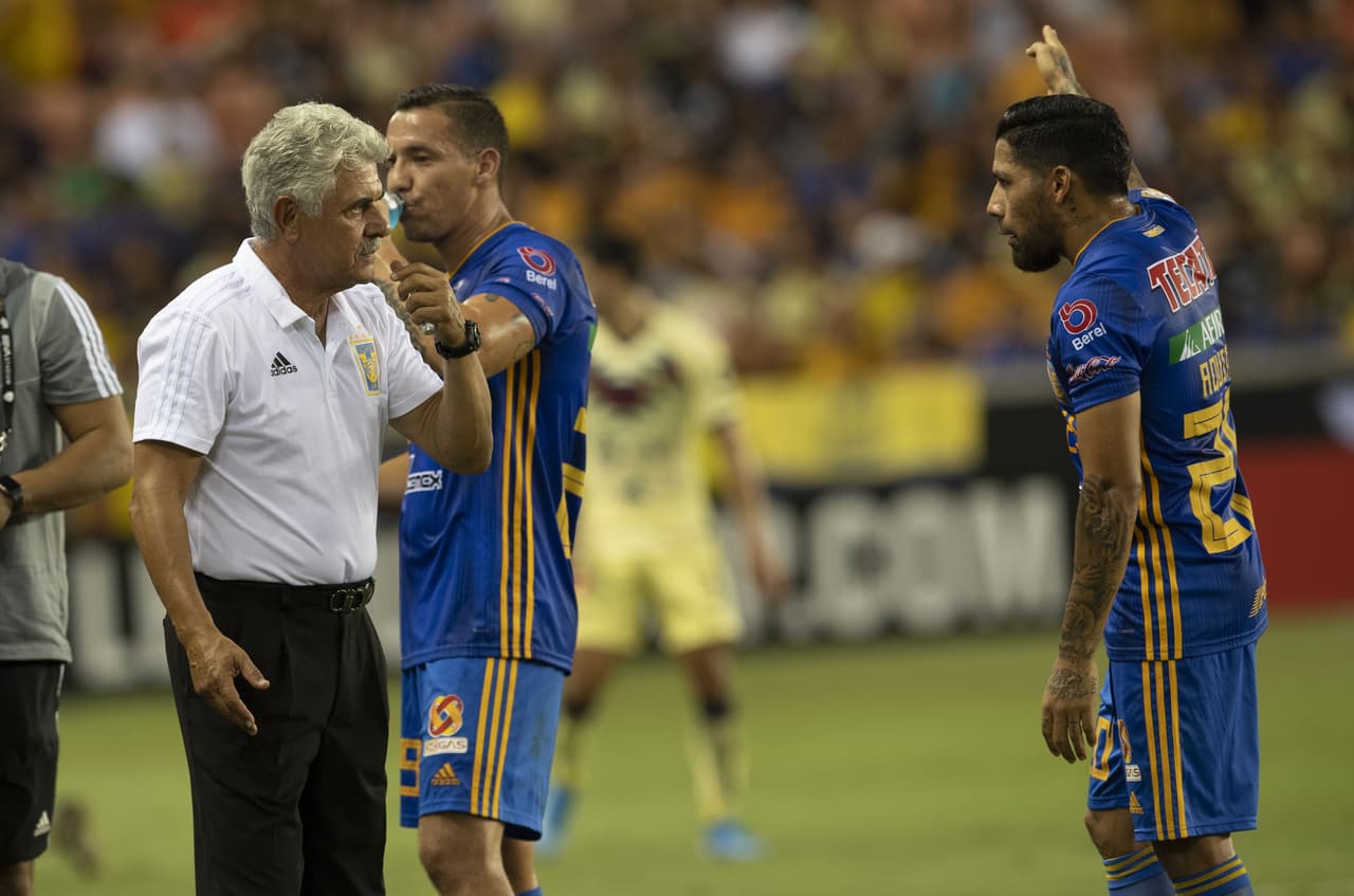 Un autogol de Bruno Valdez de último minuto y un penal fallado por Leonel López dio a Tigres el pase a la final.
