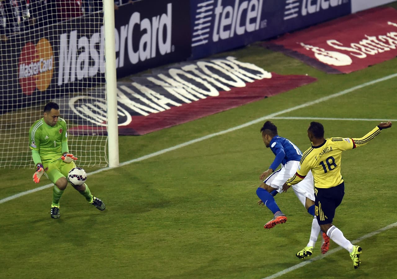 El portero de Colombia, David Ospina, reaccionó cuando fue requerido.