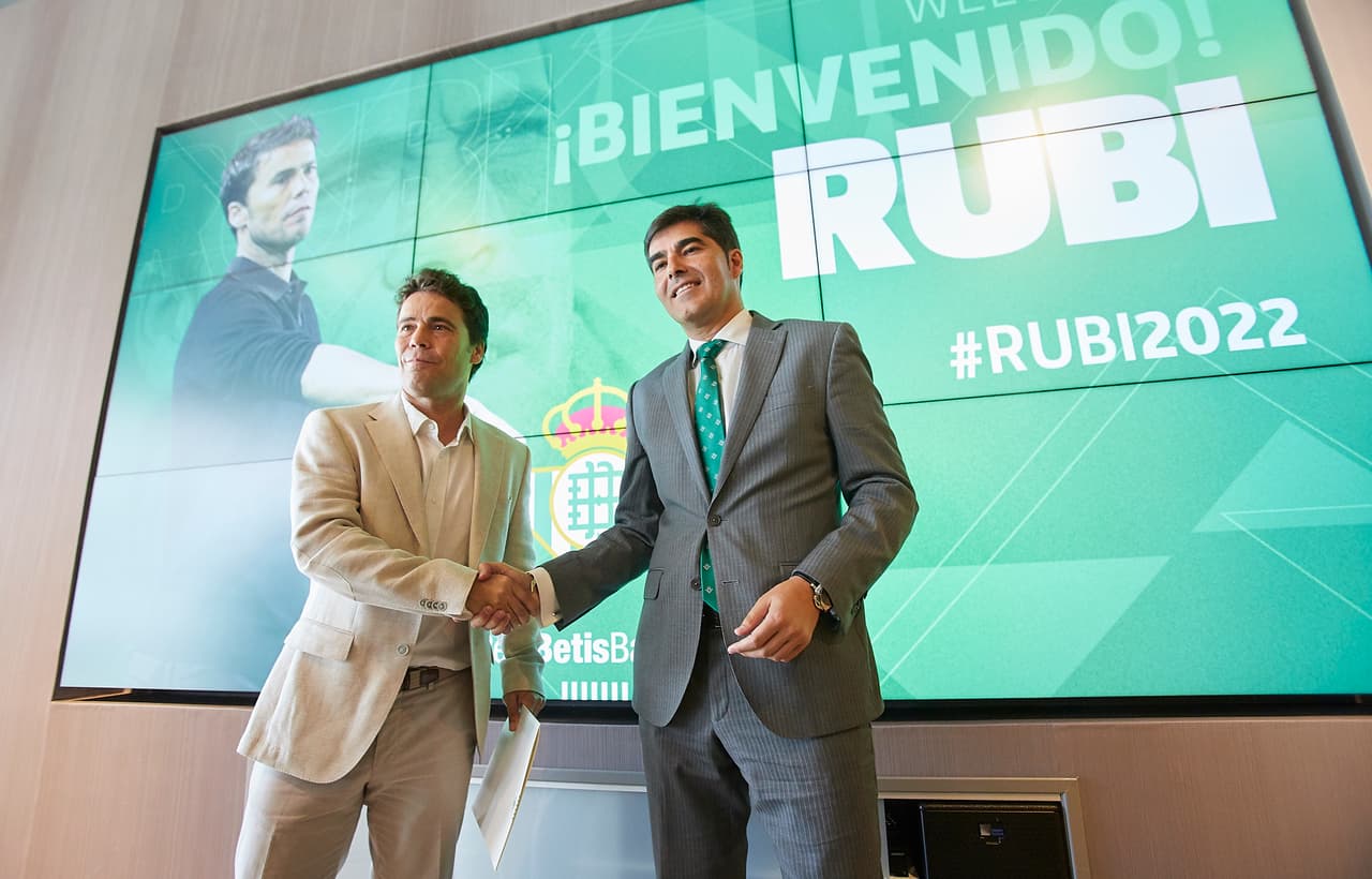 El Real Betis presentó a Rubi como nuevo entrenador hasta el 2022.