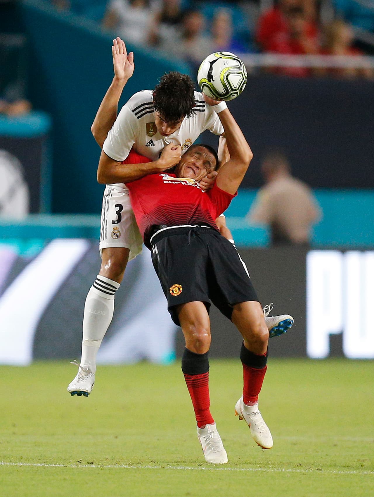 Sin embargo, Manchester United buscó con sus veteranos en la cancha hacer la diferencia en el partido.