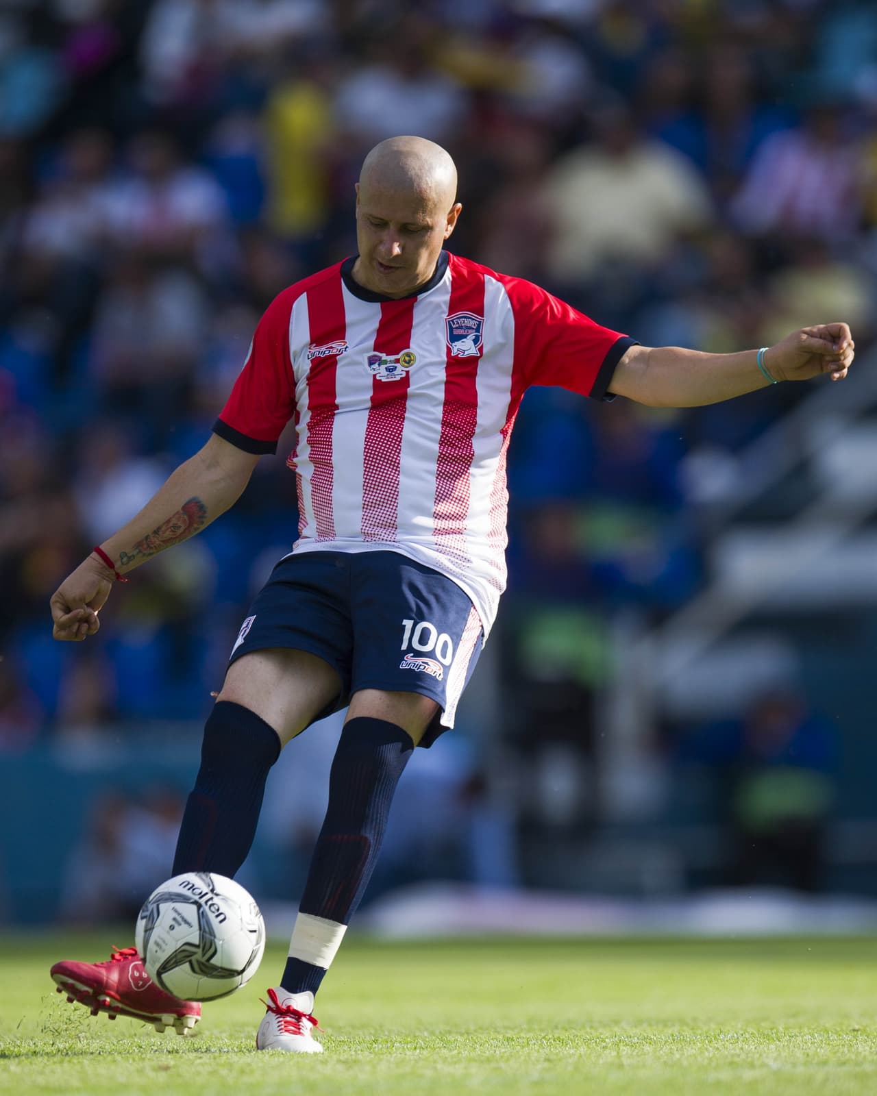 Una leyenda de Guadalajara que fue campeón en el 2006 contra Toluca es Adolfo Bautista.