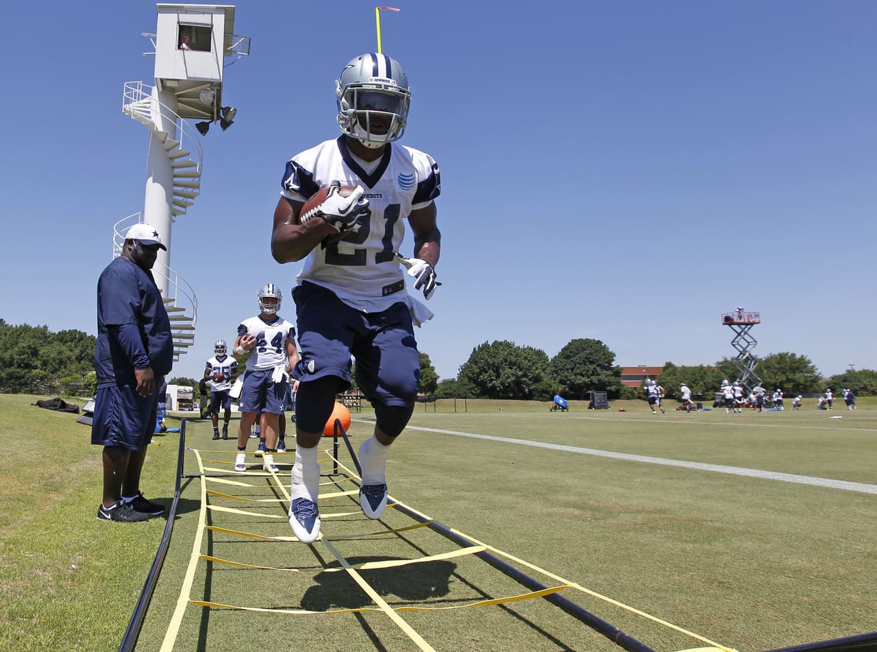 1) No sería sorpresa si ... Joseph Randle termina en el Top 10 corredores de Fantasy (AP-NFL).