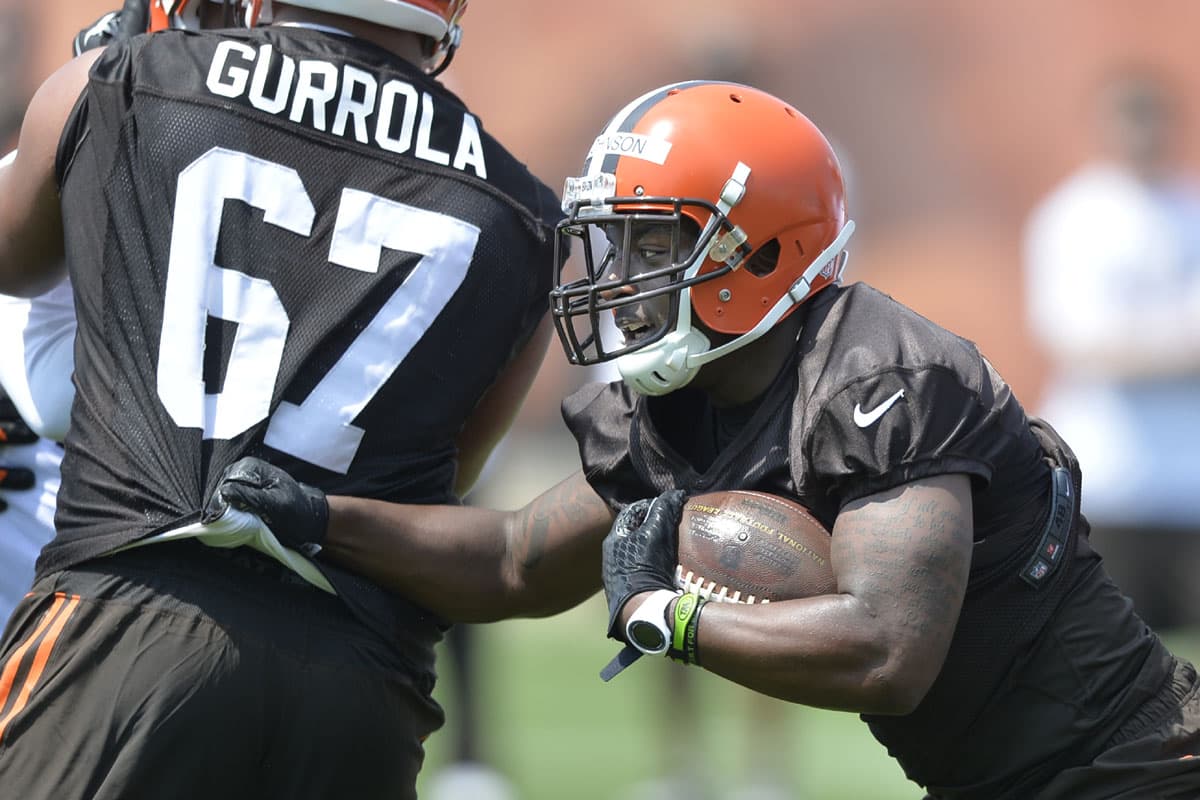 6) No sería sorpresa si... Duke Johnson lidera los RBs de los Browns en los puntos de Fantasy (AP-NFL).