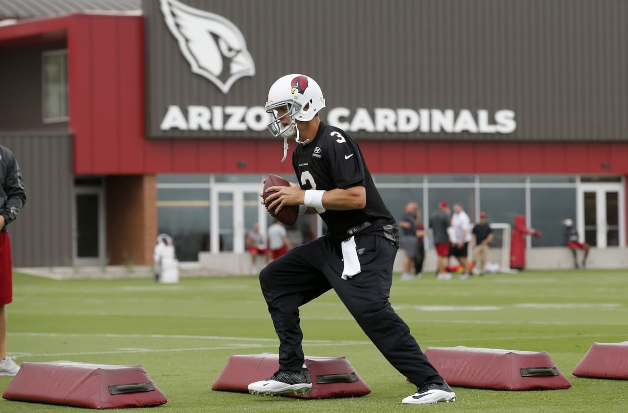 11) No sería sorpresa si... Carson Palmer finaliza dentro del Top 10 quarterbakcs de Fantasy (AP-NFL).