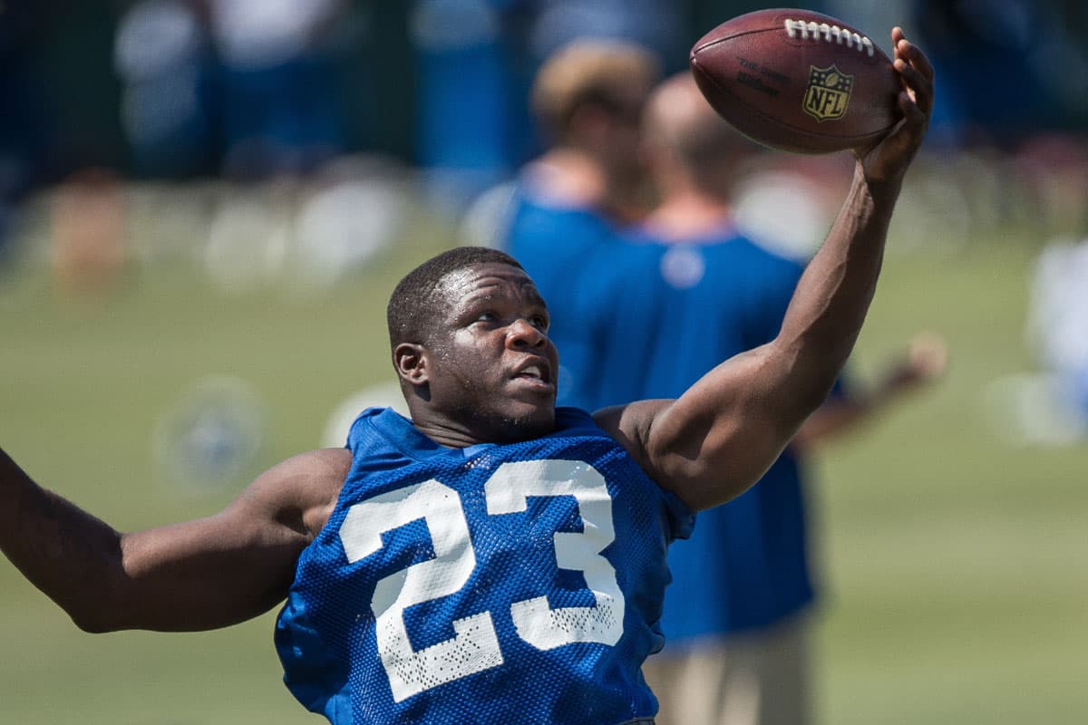 12) No sería sorpresa si... Frank Gore tiene su mejor temporada en Fantasy desde el 2009 (AP-NFL).