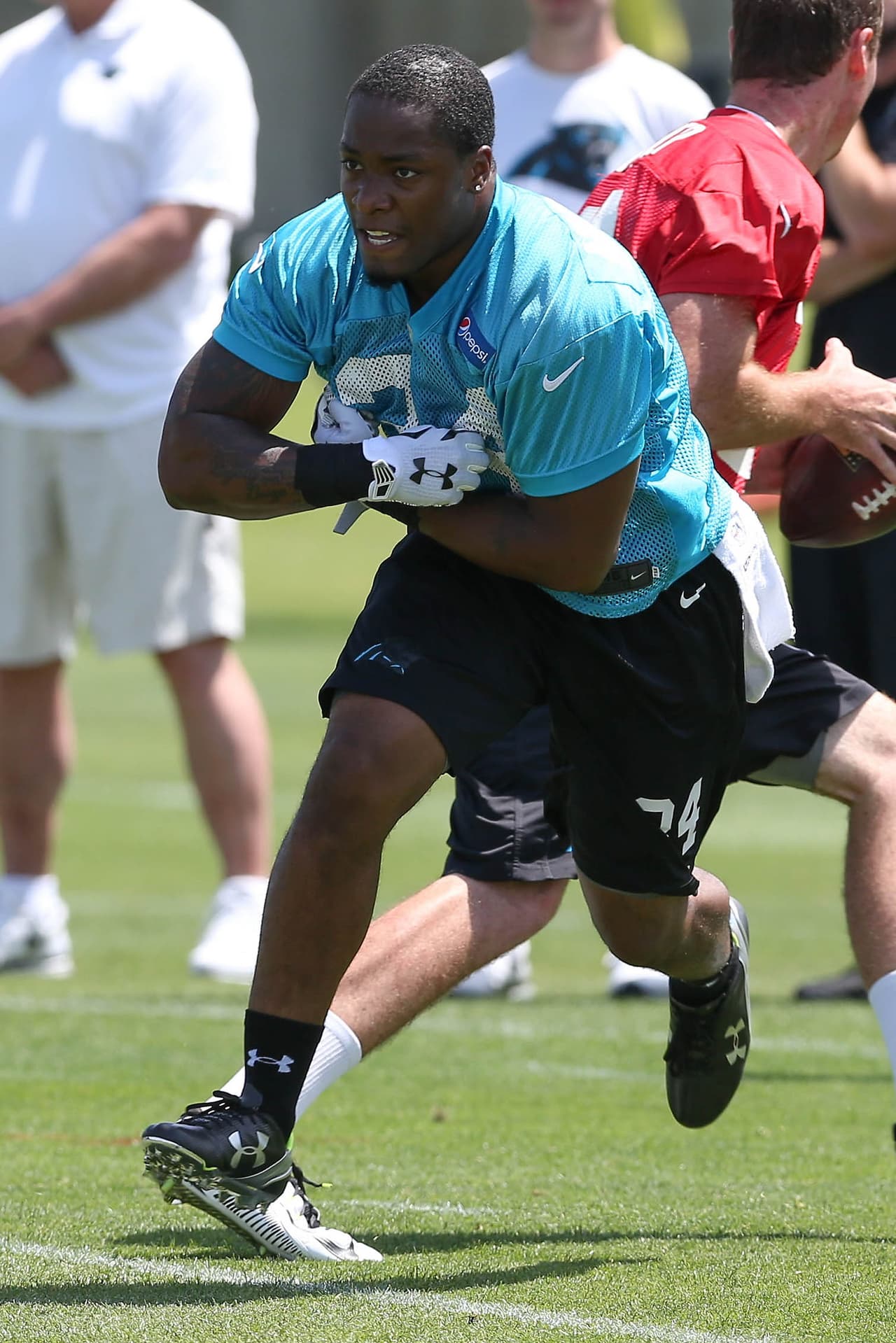 16) No sería sorpresa si... Cameron Artis-Payne se convierte en un camión arrasador (AP-NFL).