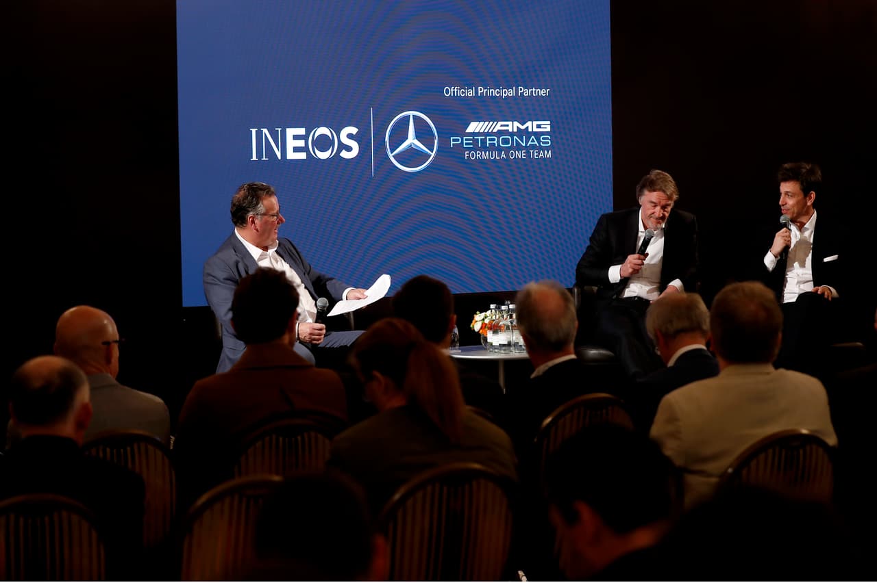 La prestigiosa marca hizo una asociación de rendimiento con INEOS en diciembre, y el fabricante reveló en el Club Real del Automovilismo, que INEOS se ha convertido en el socio principal de su equipo de Formula 1.