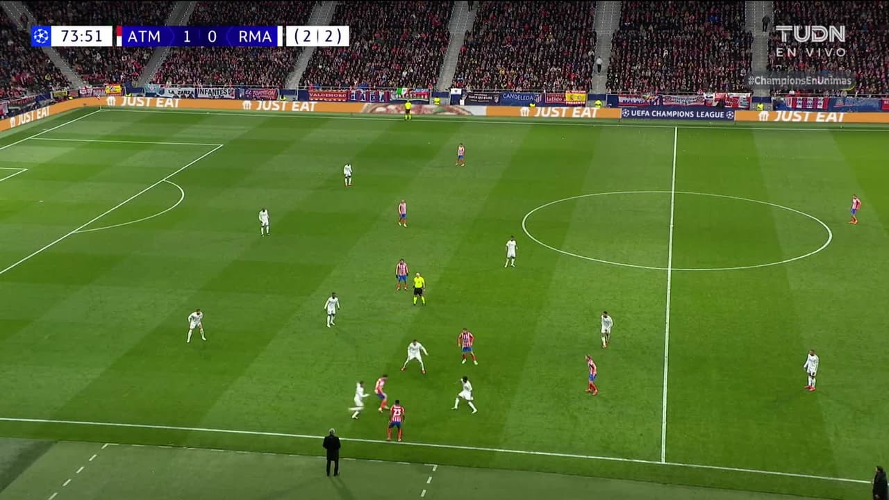 ¡TIRO ATAJADO! disparo por Antoine Griezmann.