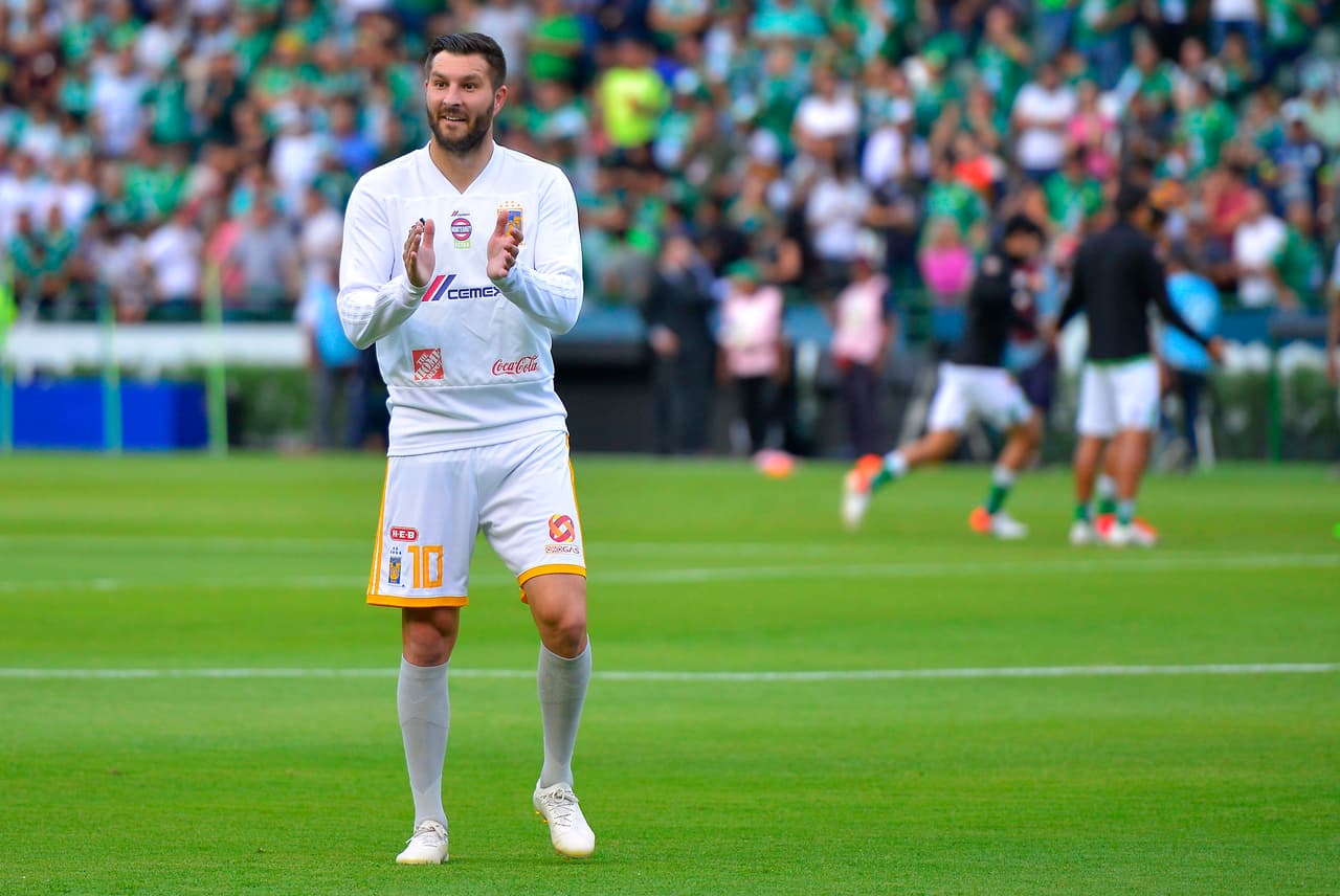 Con mucho ánimo, así lucía durante el calentamiento.