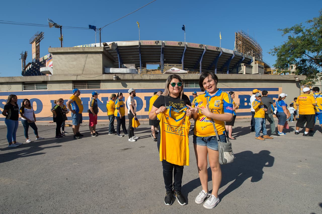 El Estadio Universitario vibró con el partido de ida en la Gran Final del fútbol mexicano. La afición de Tigres se hizo sentir como sólo ellos saben hacerlo.