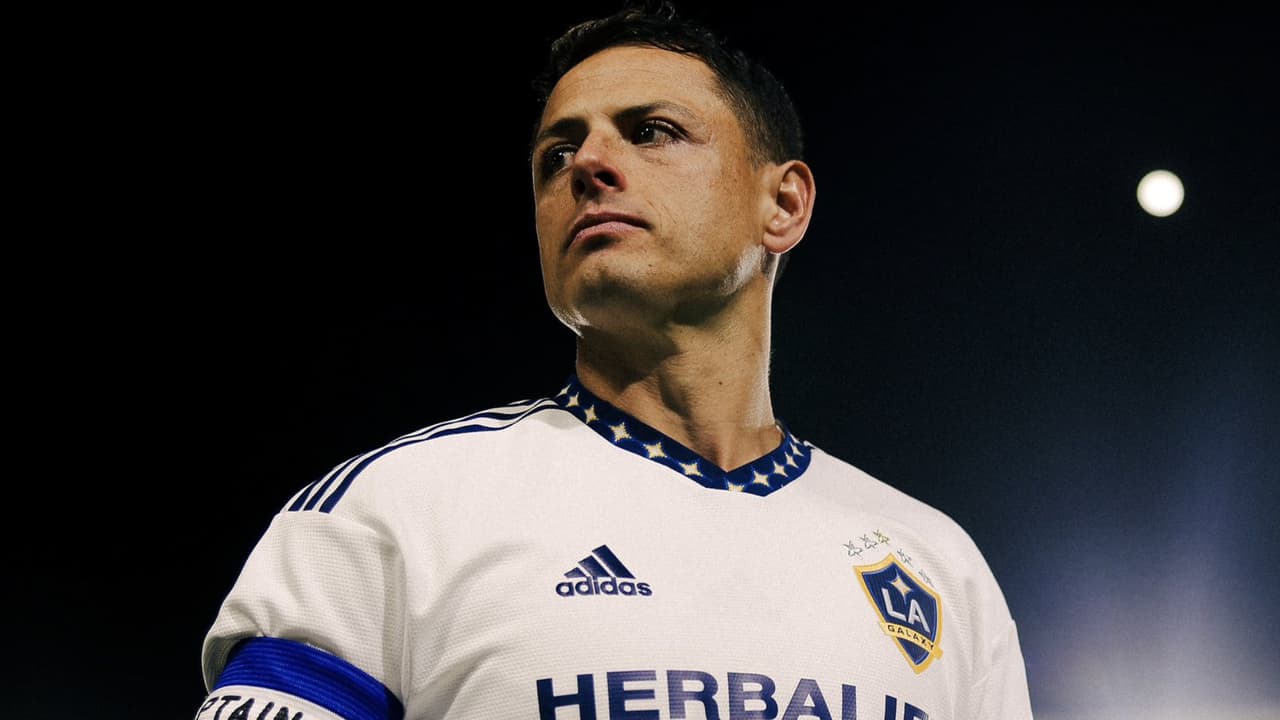 Chicharito admira a Bad Bunny y se pone a cantar reggaetón