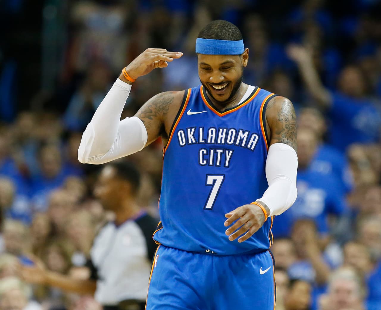 Te traemos las imágenes del primer partido de Carmelo Anthony junto a Russell Westbrook y Paul George contra su antiguo equipo, los Knicks de Porzingis.Números e incidencias del partido aquí.